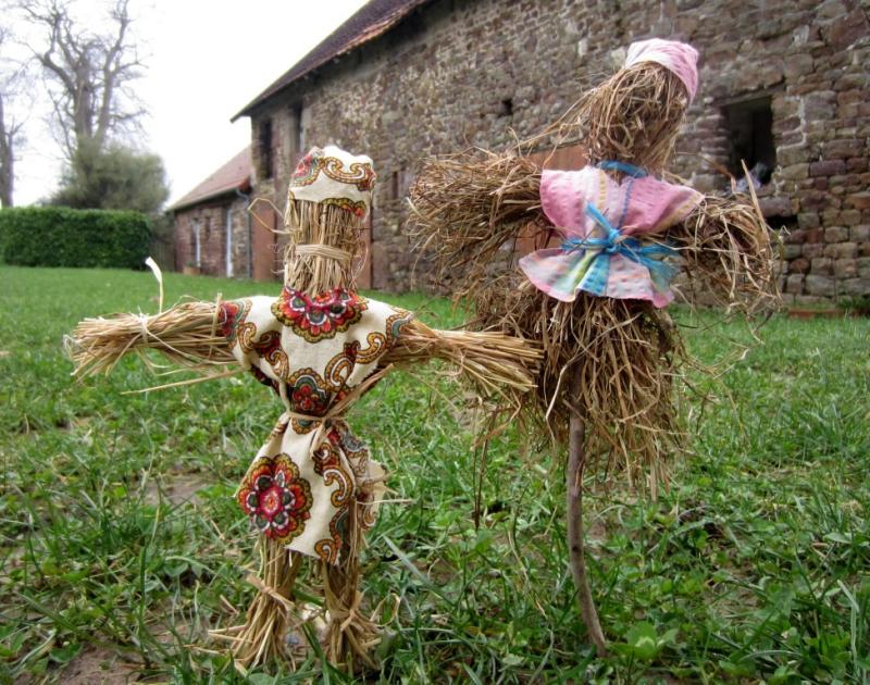 Fabrique ta poupée de foin ! Atelier bricolage